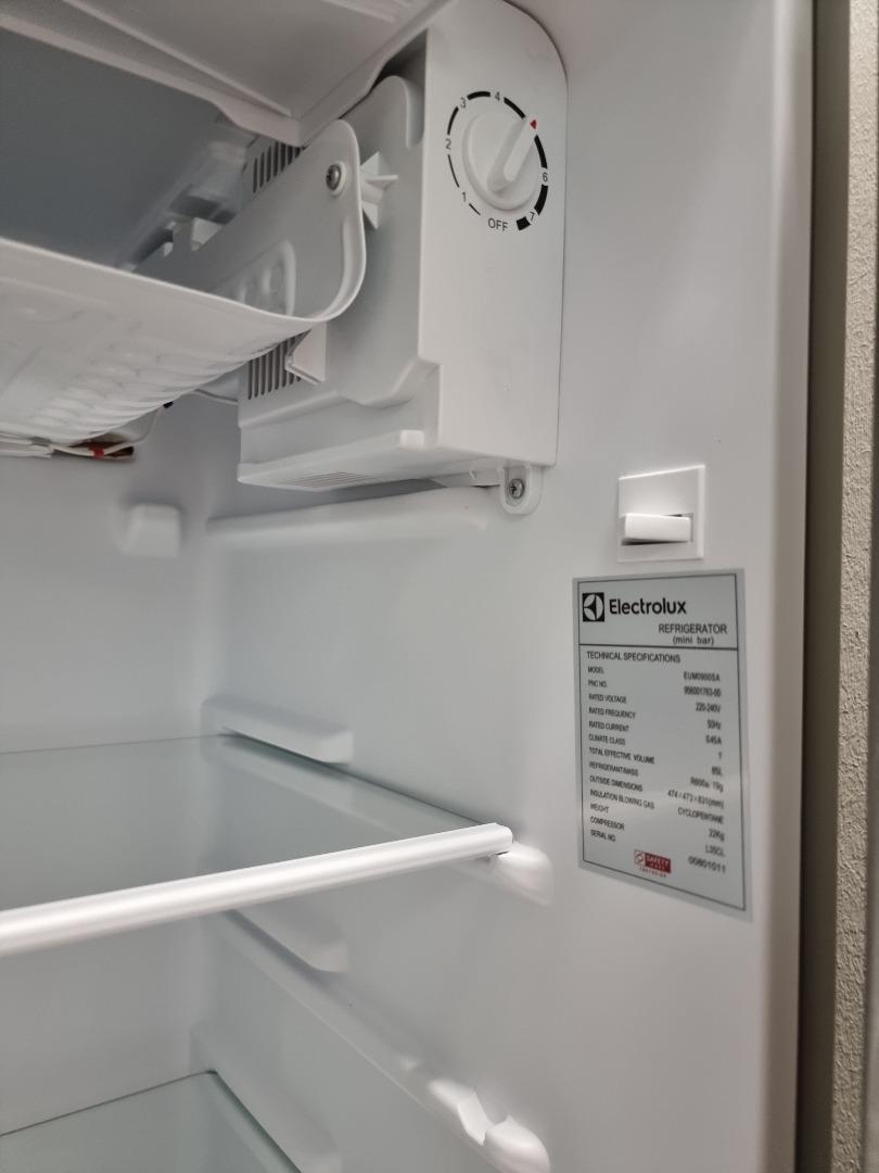Perfect Condition ELECTROLUX EUM0900SA MiniBar Fridge 85L capacity, TV