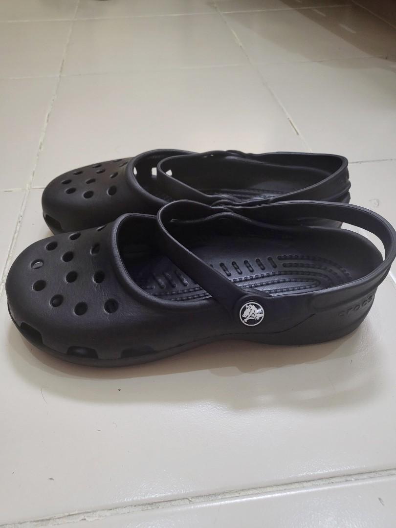 Mary jane best sale crocs size 9