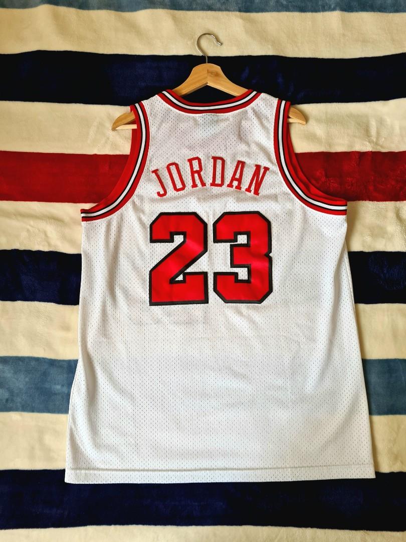 Men's Chicago Bulls Michael Jordan #23 Nike Black Swingman NBA Jersey -  Statement Edition