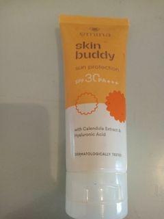 Sunblock emina skin buddy sun protection spf 30 pa +++