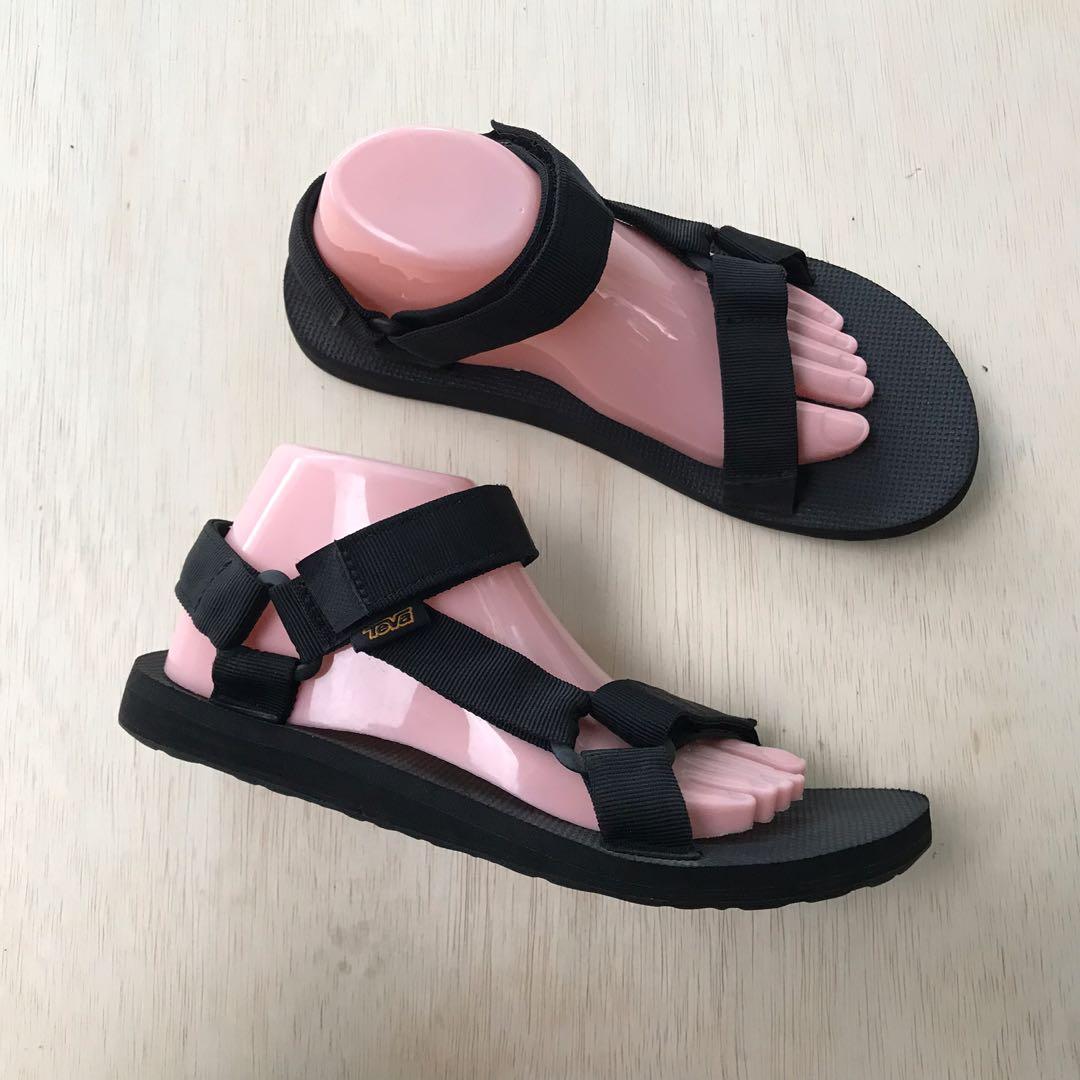 Teva all black top