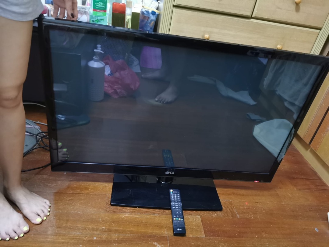 42" LG SMART TV not Turning ON, TV & Home Appliances, TV & Entertainment, TV on Carousell