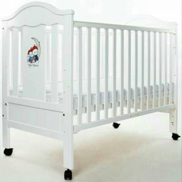 4 in 1 convertible baby cot, Babies & Kids, Baby Nursery & Kids