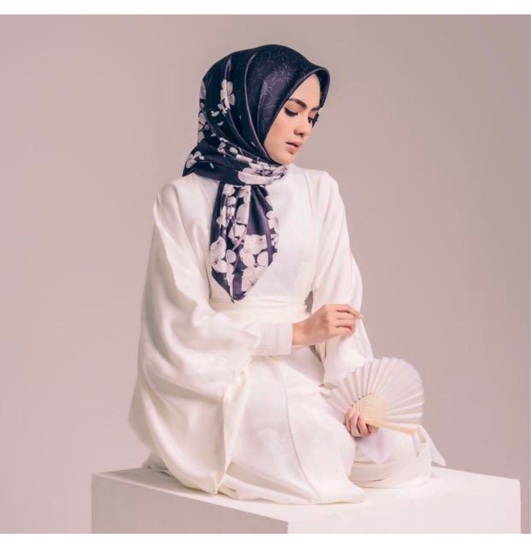 Zaini raven top