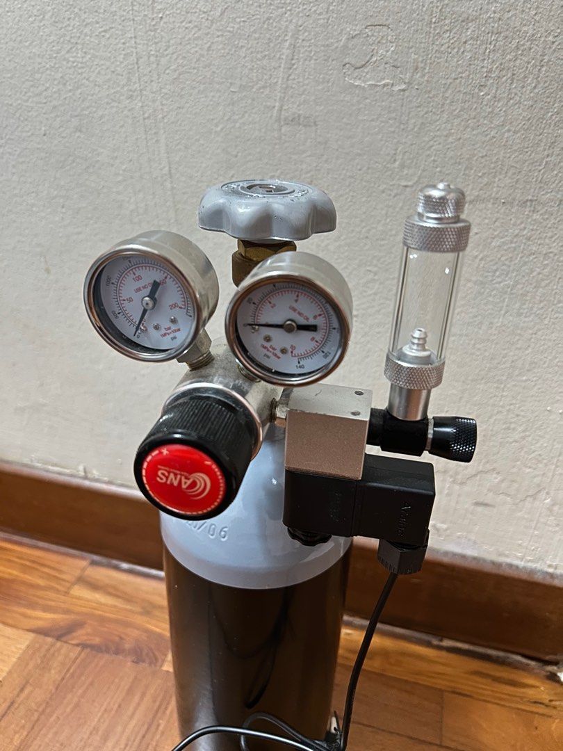 Aquarium co2 system with tank and regulator, Pet Supplies, Homes