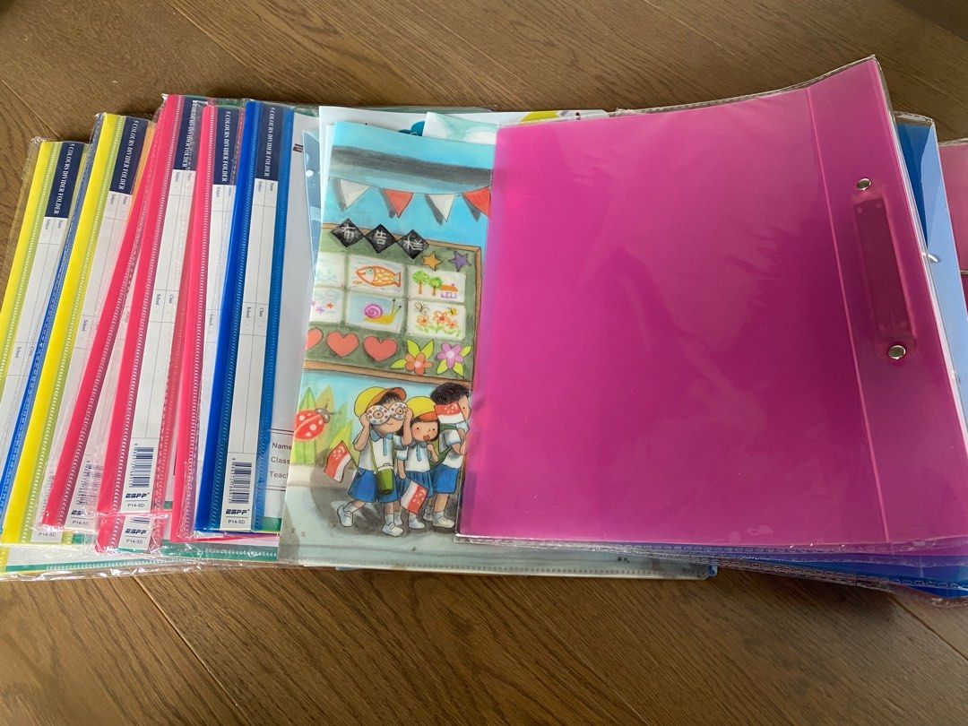 Assorted files (Category: Stationery & School Supplies) located in Singapore. Submitted by larinuggets (Listing ID 1206737835, Image 1). Description: Different types of files All brand new $3 for all, not sold separately!! Meet up (Tiong Bahru mrt) or delivery .