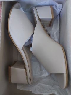 (Category: ) located in . Submitted by chiqapreloved (Listing ID 1206723474, Image 1). Description: .