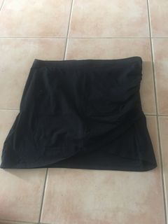 Black basic skirt