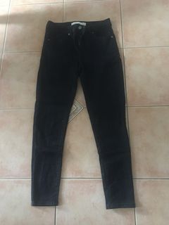Black skinny crop length jeans