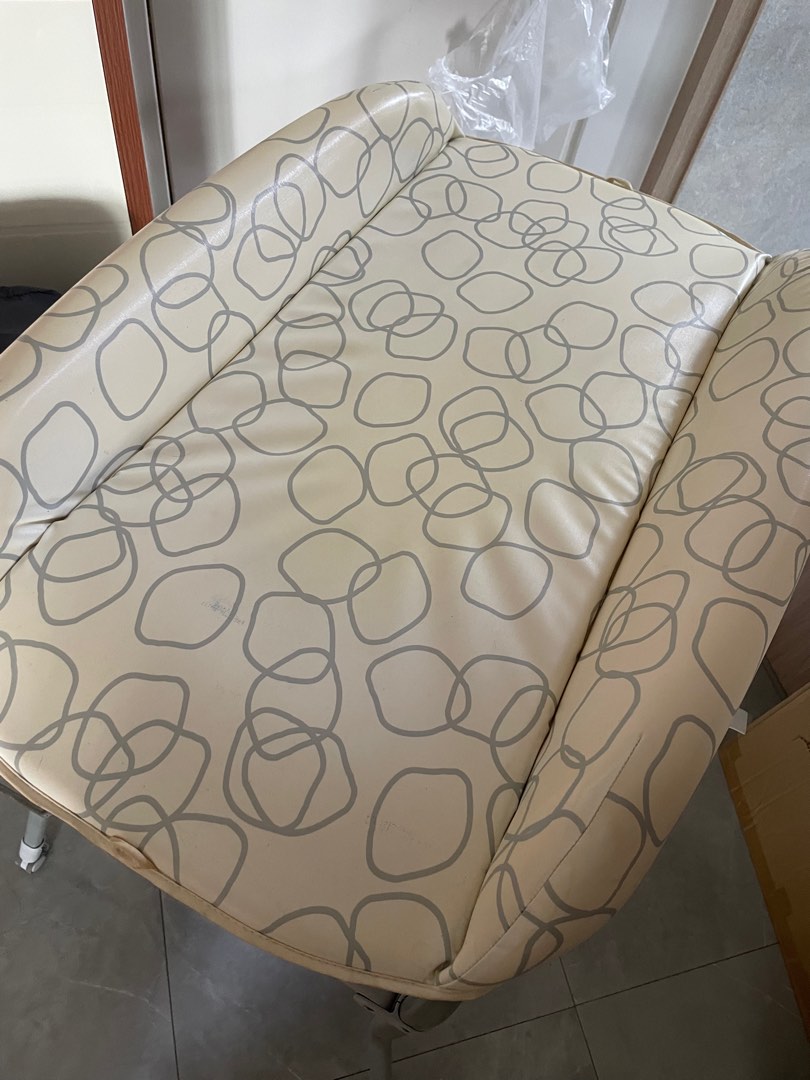 Chicco Diaper table, Babies & Kids, Bathing & Changing, Changing Mats