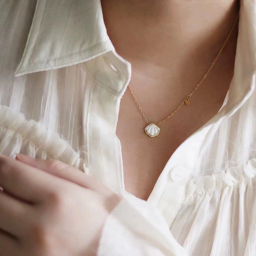 Dainty shell necklace sale