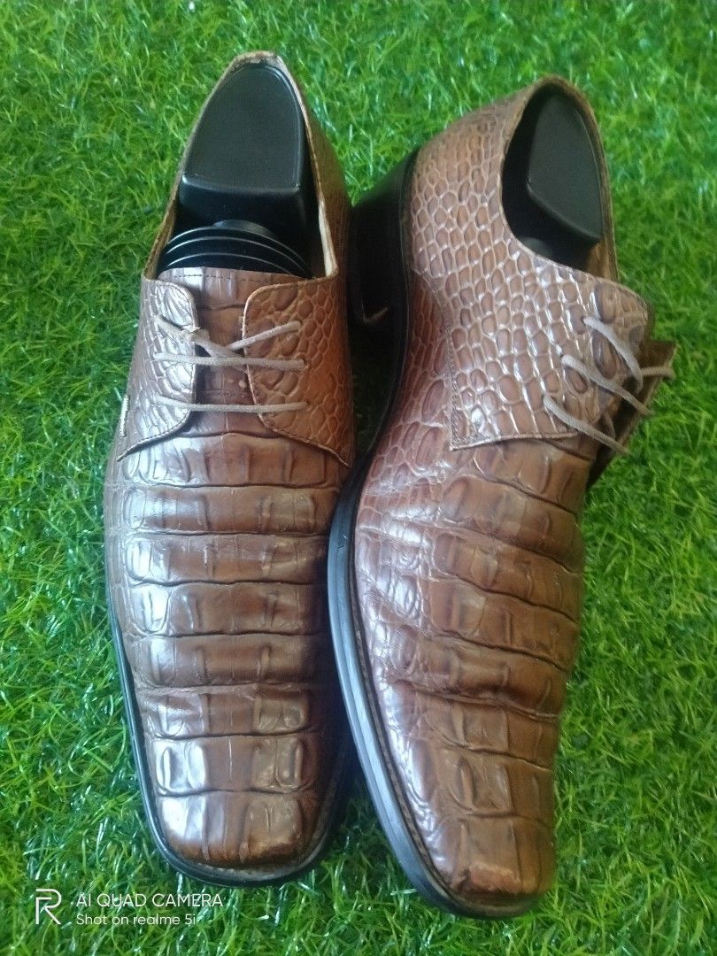 Used discount crocodile shoes