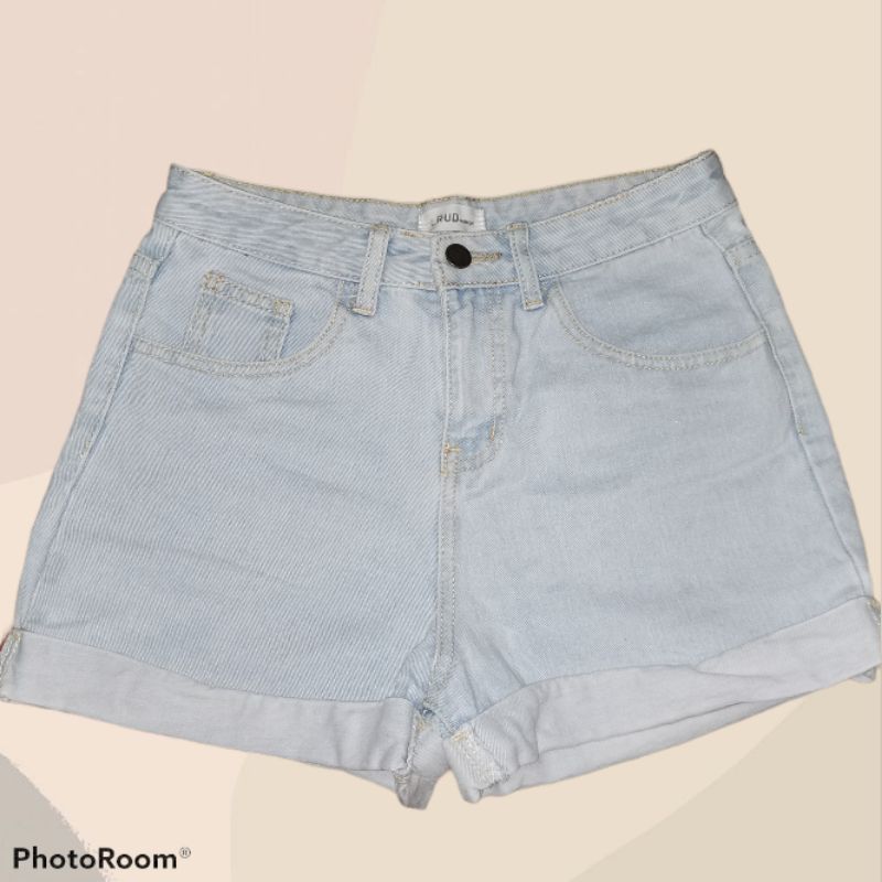 Denim Shorts (Category: Shorts) located in Quezon City. Submitted by vanelope (Listing ID 1206862038, Image 1). Description: Waist Size: 27.