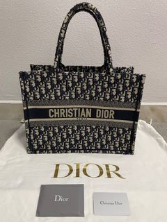 Dior - Large Dior Book Tote Black Dior Oblique Embossed Calfskin (42 x 35 x 18.5 cm) - Women