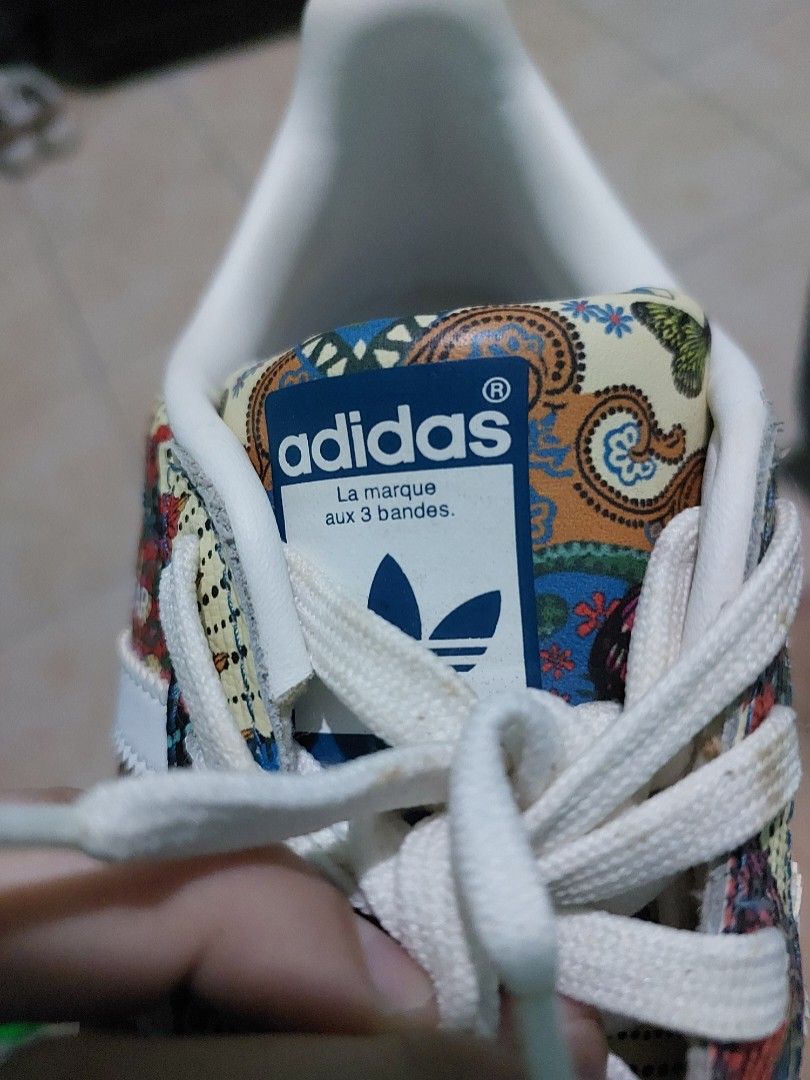 Superstar la marque sale aux 3 bandes