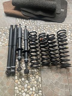 FS: Toyota Fortuner original stock Springs and shocks excellent condition slightly used for years 2016-2020 fortuner