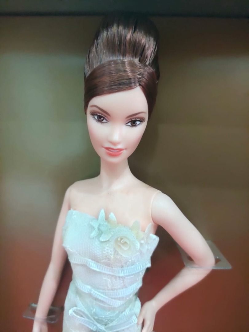Gold Label Vera Wang TM Bride: The Romanticist Barbie (2008) NRFB