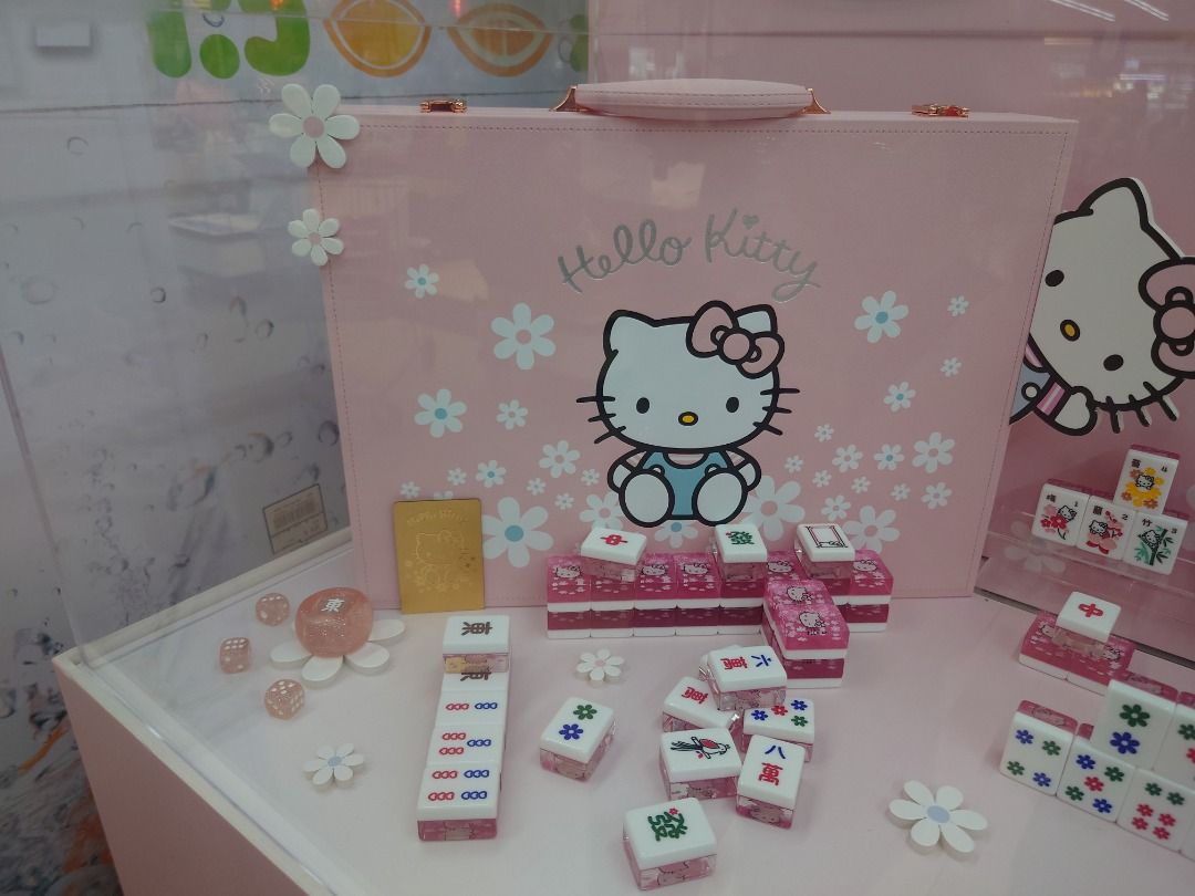 Hello kitty mahjong set 2023 (NTUC collectors, limited edition), Hobbies & Toys, Memorabilia
