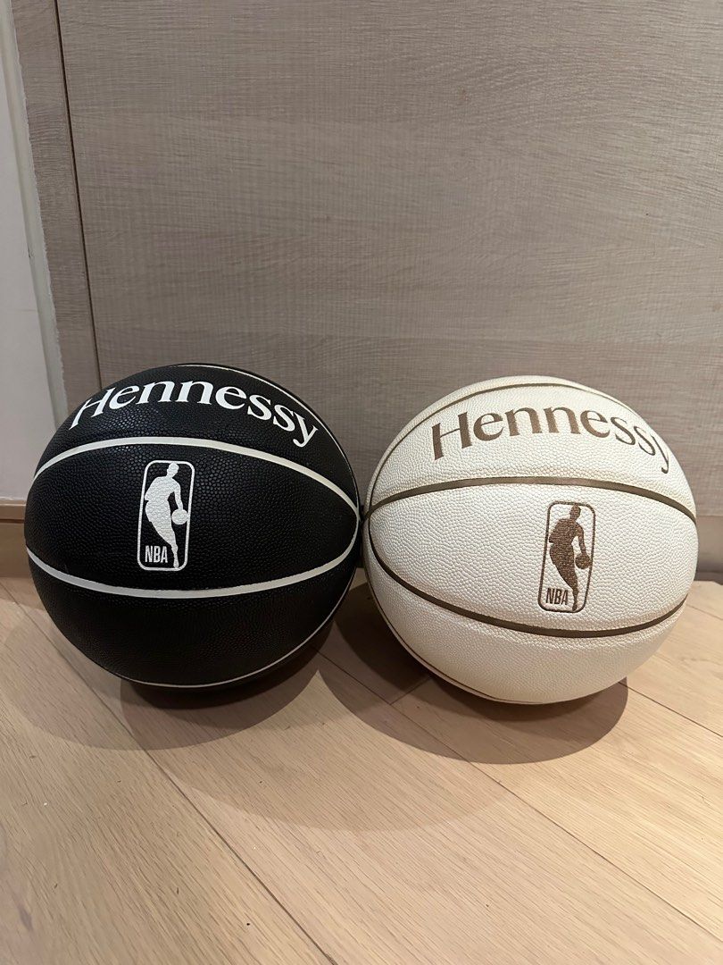 Hennessy X NBA 籃球 basketball 黑白一對, 運動產品, 運動與體育, 運動與體育 球拍和球類運動 Carousell