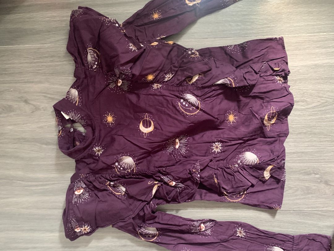 H&M Purple Printed Blouse (Category: Blouses) located in Marikina City. Submitted by pgpnls (Listing ID 1206769008, Image 2). Description: Willing to be traded to household items heheheh. Very cool and unique blouse. May pass as formal/evening wear when ironed. .