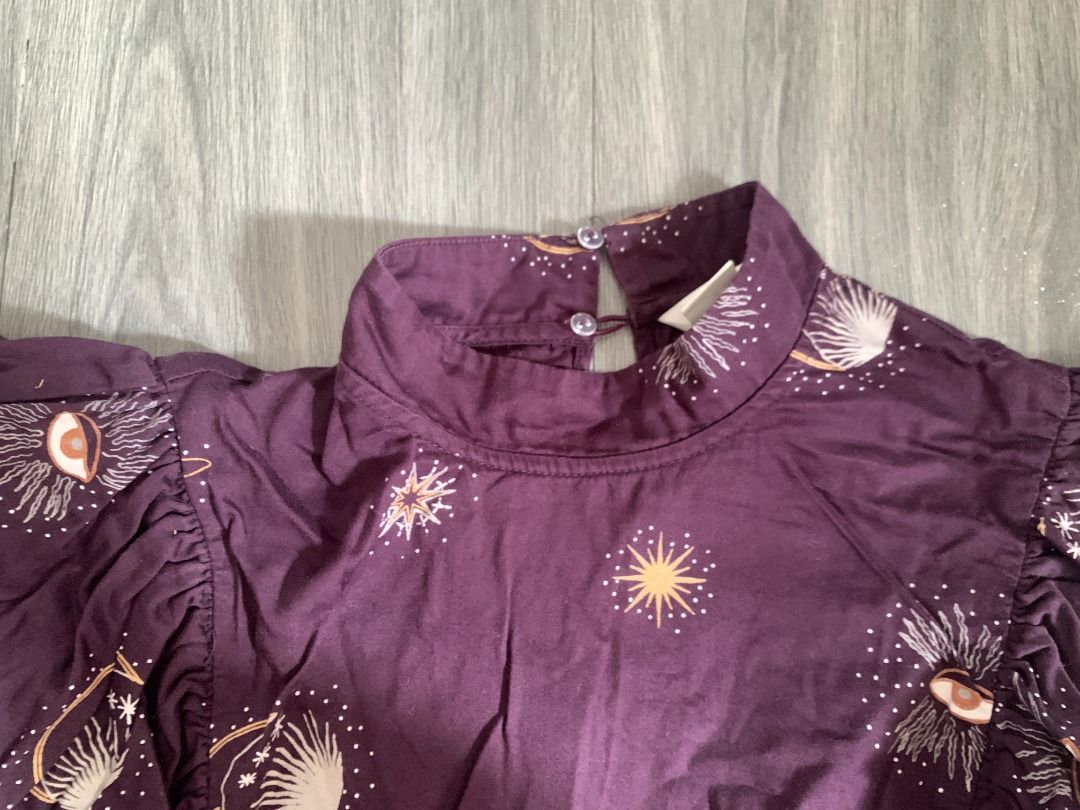 H&M Purple Printed Blouse (Category: Blouses) located in Marikina City. Submitted by pgpnls (Listing ID 1206769008, Image 3). Description: Willing to be traded to household items heheheh. Very cool and unique blouse. May pass as formal/evening wear when ironed. .