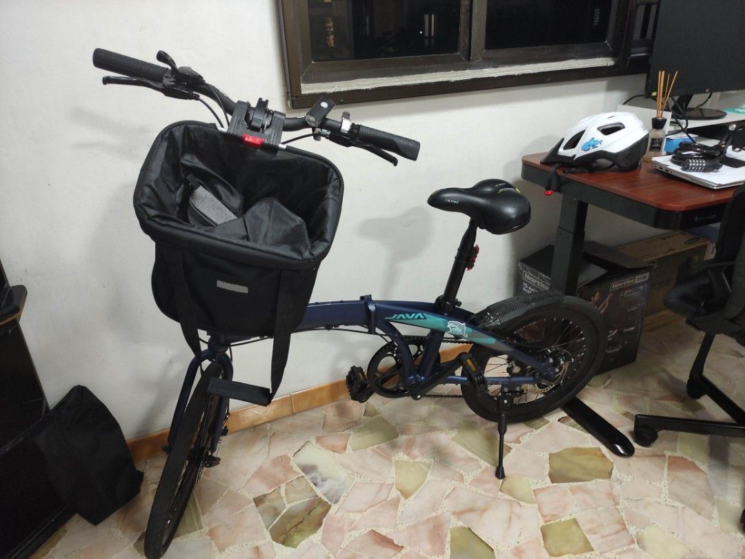 Java zelo v2 (Category: Bicycles) located in Singapore. Submitted by canyoustopit (Listing ID 1206855799, Image 1). Description: Java zelo v2, disc brake edition. 9/10 condition. Well taken care of by my wife, and regularly lubbed and washed by me. Gears have smooth transition from day 1 and wheel ball bearing are fully functional. Bike is well tuned and seasoned so don't have to worry about the breaking in to get it up to comfortable speed. A ve