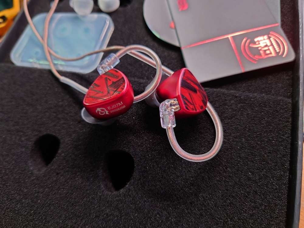 LETSHUOER EJ07M HBB Kinda Lava Edition 圈鐵靜電混合耳機, 音響器材