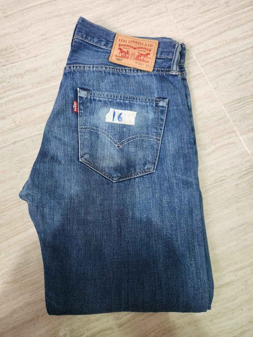 Levis 501 button W30 L32 Men s Fashion Bottoms Jeans on Carousell