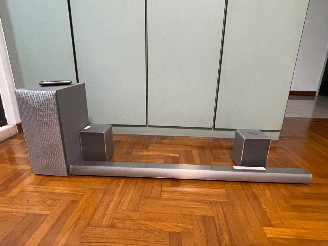 LG Musicflow Wireless Multiroom sound bar LAS750M with 2 surrounds