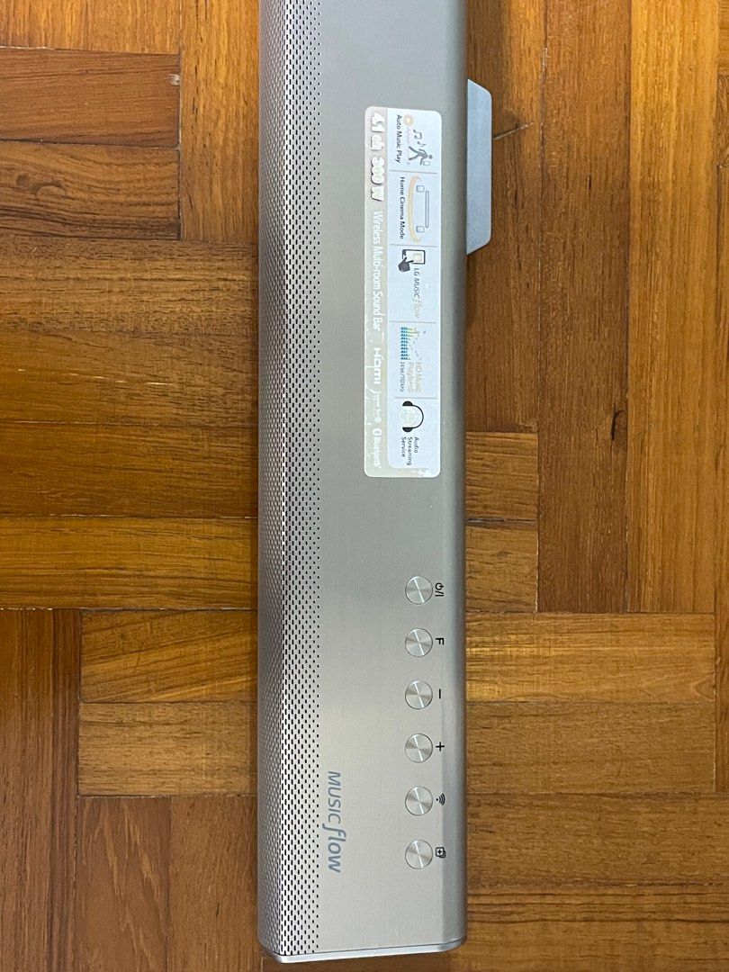 LG Musicflow Wireless Multiroom sound bar LAS750M with 2 surrounds