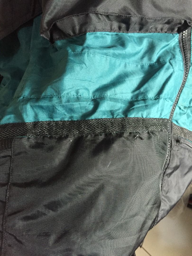 logos-outdoor-jacket-jaket-gunung-the-north-face-salomon-fesyen-pria
