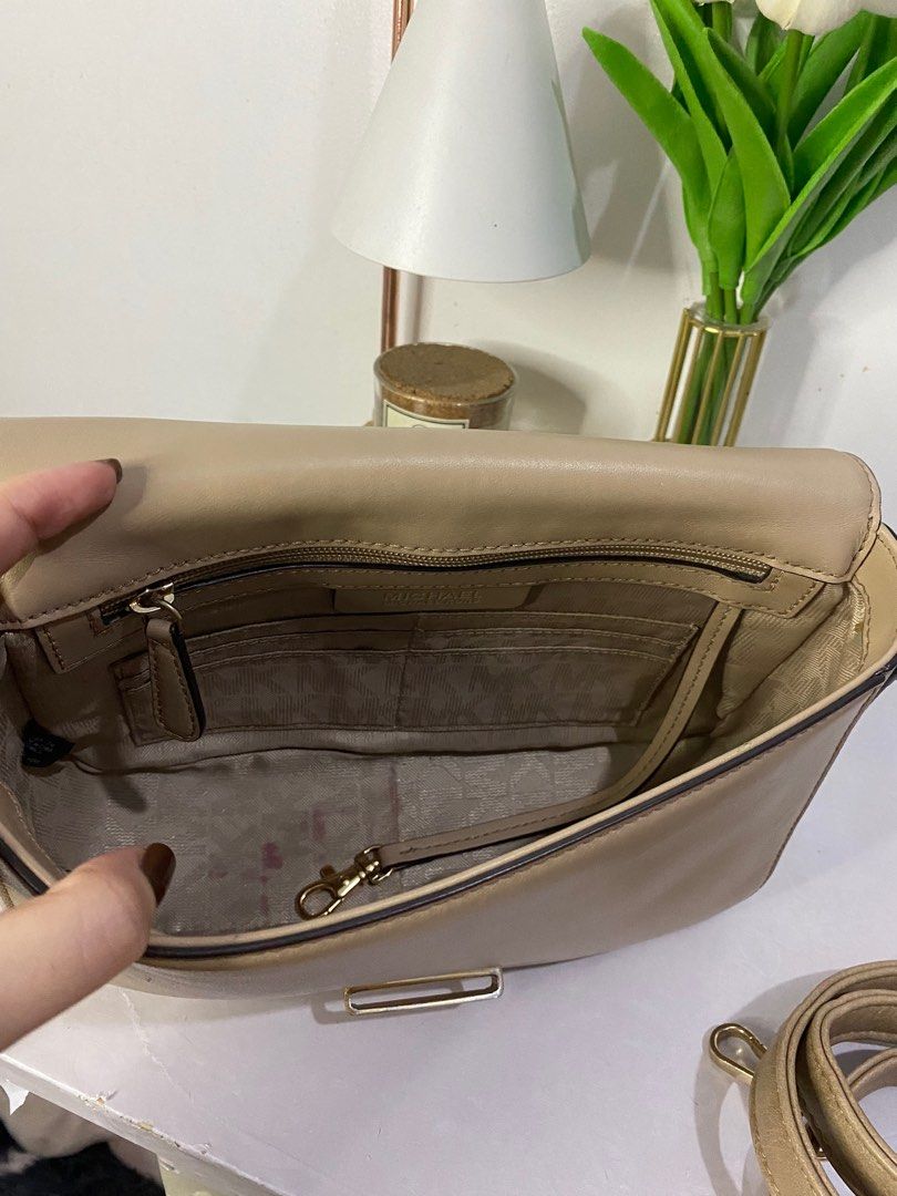 Michael kors crossbody discount nude