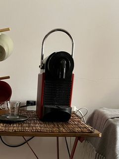 Nestle coffee machine (De’Longhi designed)