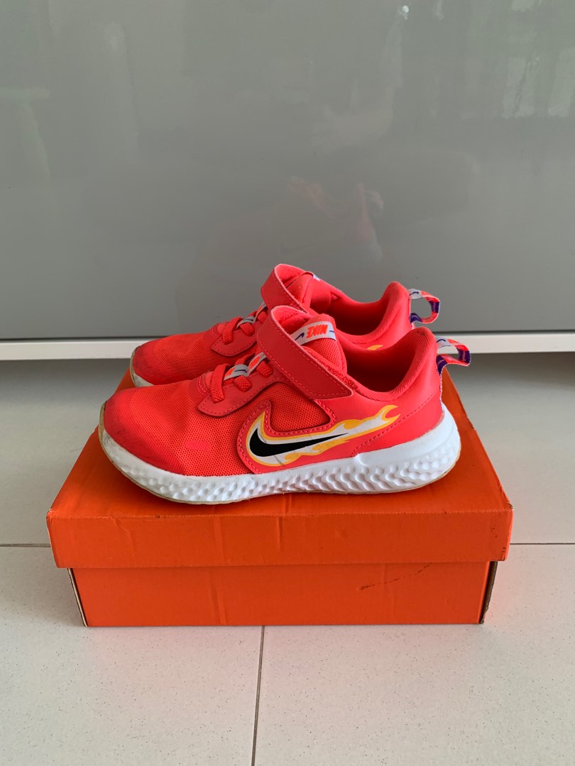 Red nike kids shop