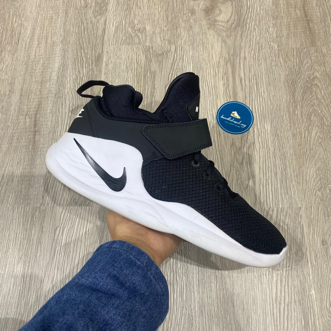 Nike kwazi on feet top