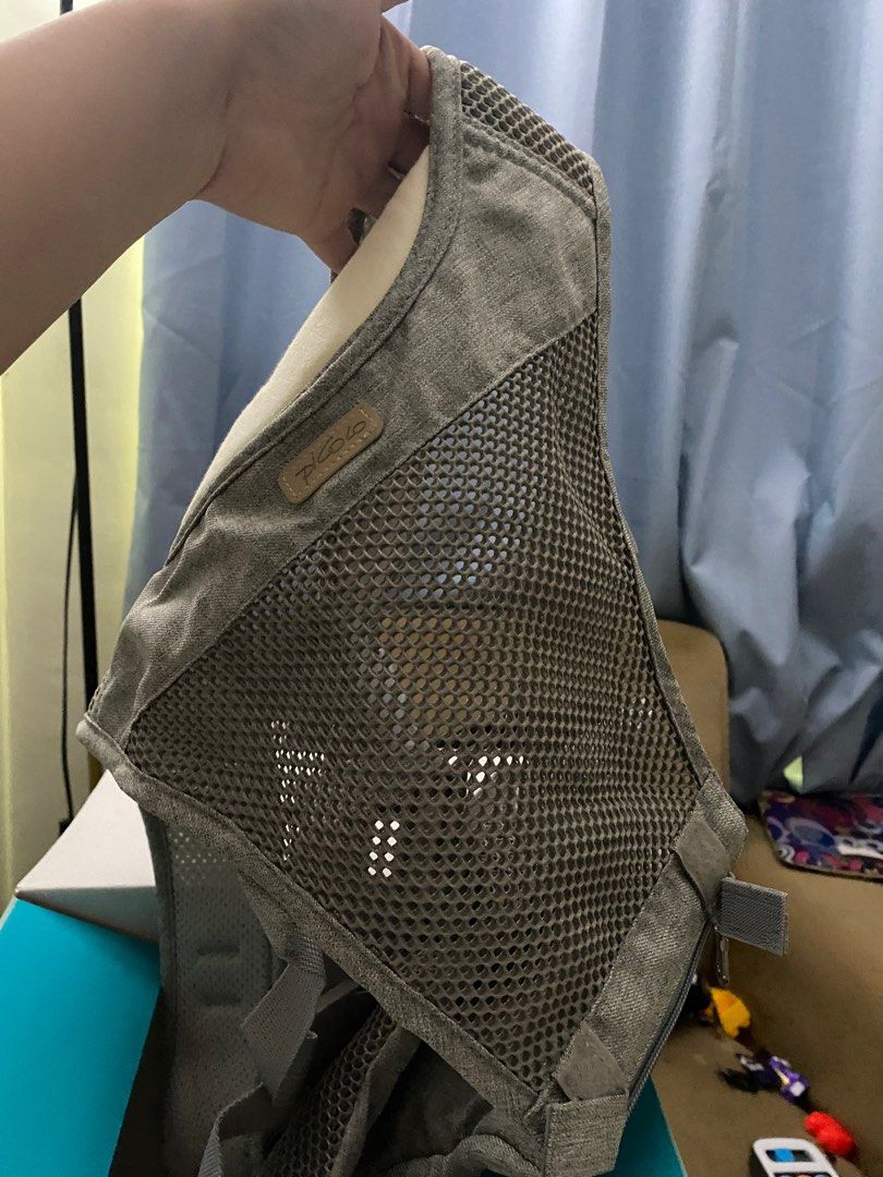Picolo hip seat carrier (Category: Carriers & Slings) located in Quezon City. Submitted by tfsmaria (Listing ID 1206776108, Image 2). Description: .