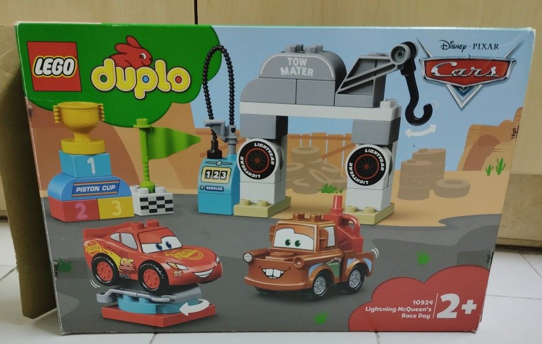 Lego 10924 duplo cars lightning mcqueen's race day store playset