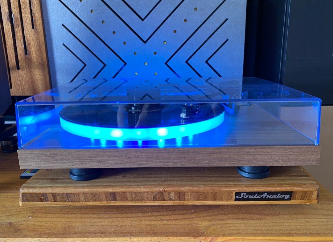 ProJect Debut Carbon EVO pre mounted with Sumiko Rainier Phono