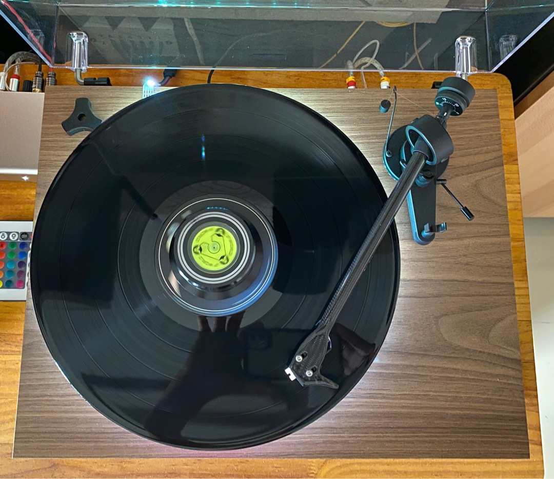 ProJect Debut Carbon EVO pre mounted with Sumiko Rainier Phono