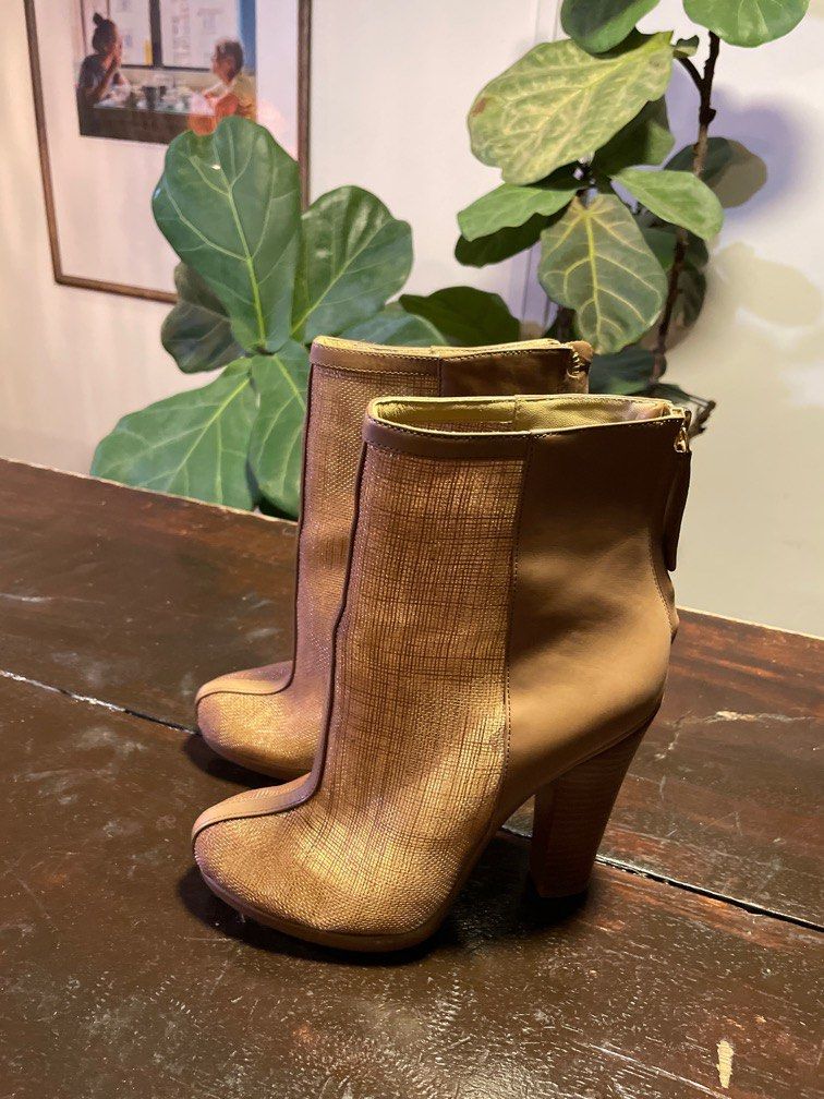 Rachel Zoe pumps Women s Fashion Footwear Boots on Carousell