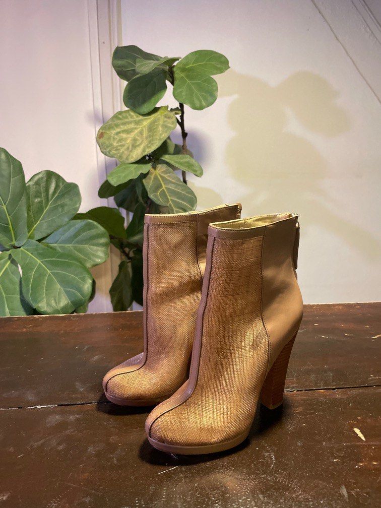 Rachel Zoe pumps Women s Fashion Footwear Boots on Carousell
