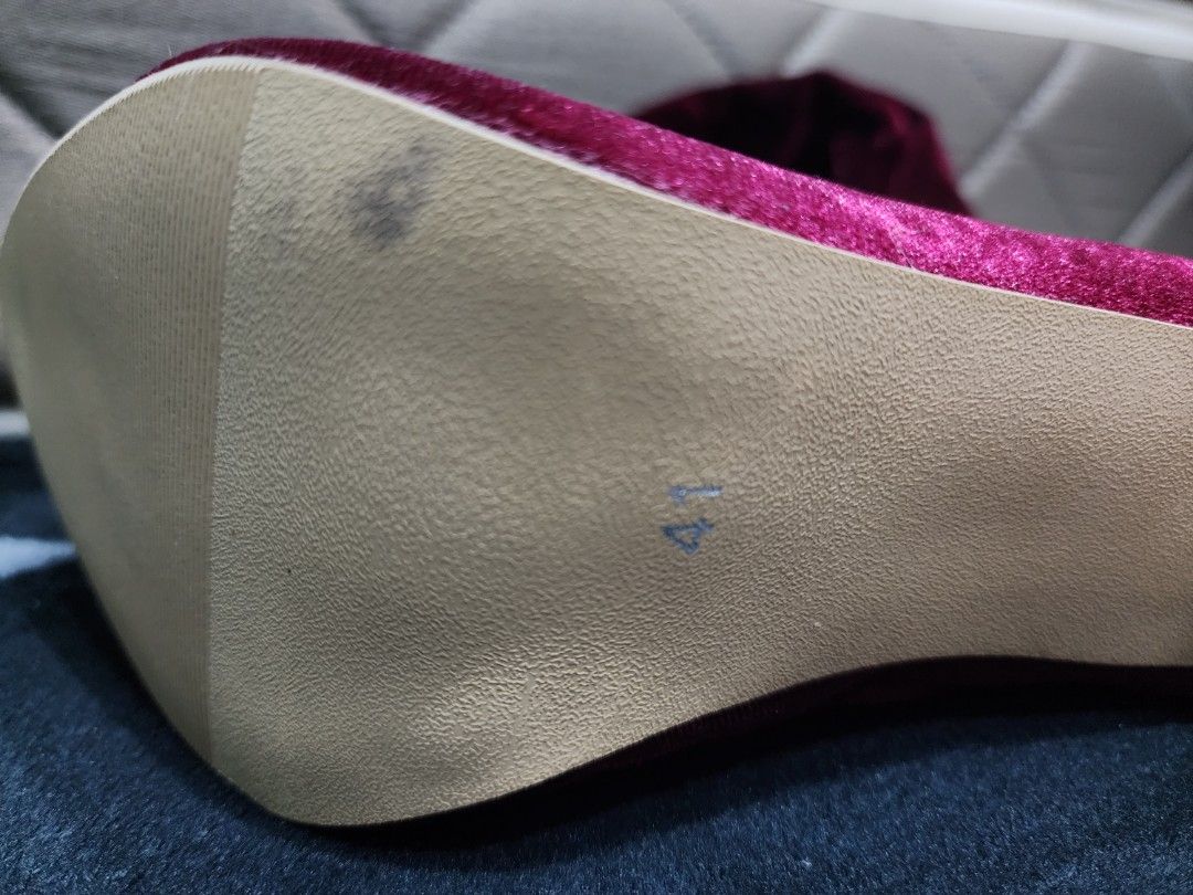 Red velvet knee boots with heels (Category: Boots) located in Iligan City. Submitted by Heelster (Listing ID 1206916970, Image 3). Description: DM me for more pic Bought for P2000 RFS: decluttering Good as new Minor dusts due to storage Without box.