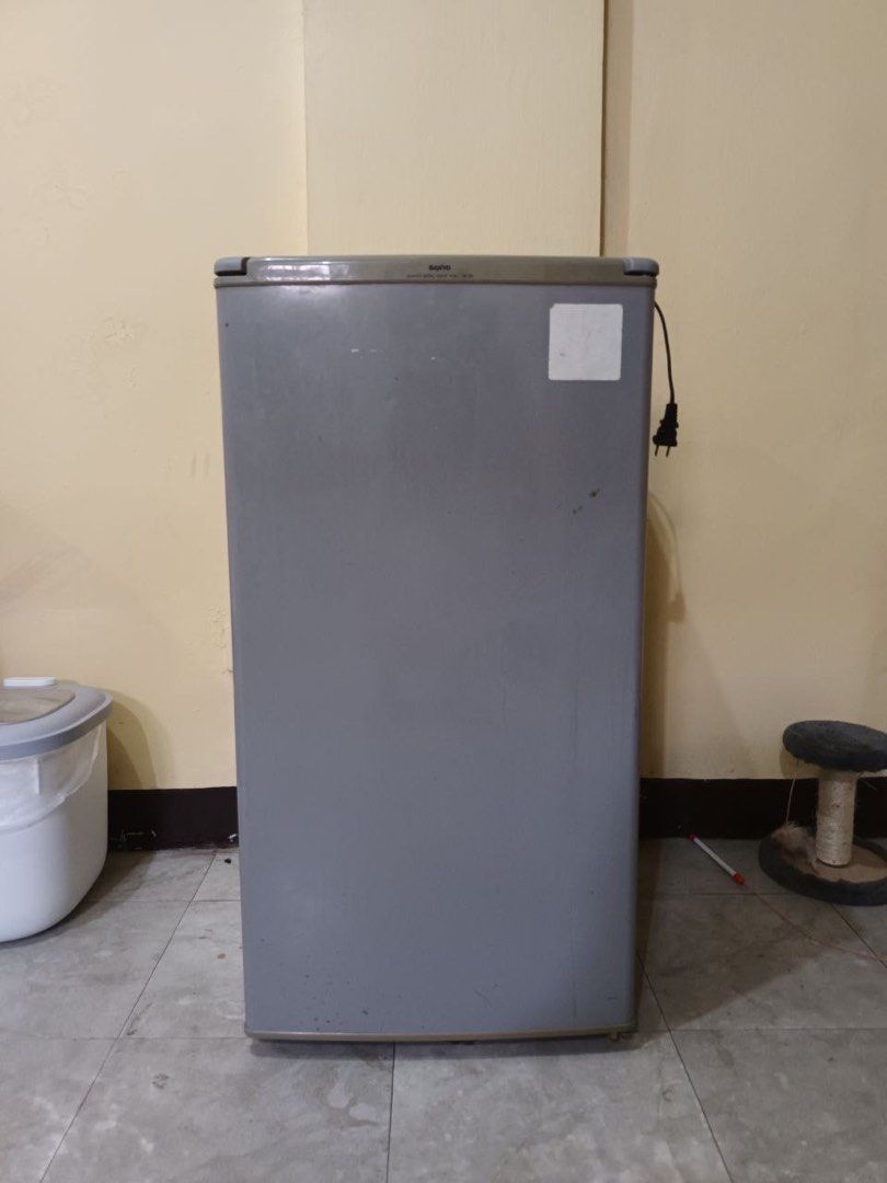 Sanyo Refrigerator SR8K Mini Personal Ref, TV & Home Appliances