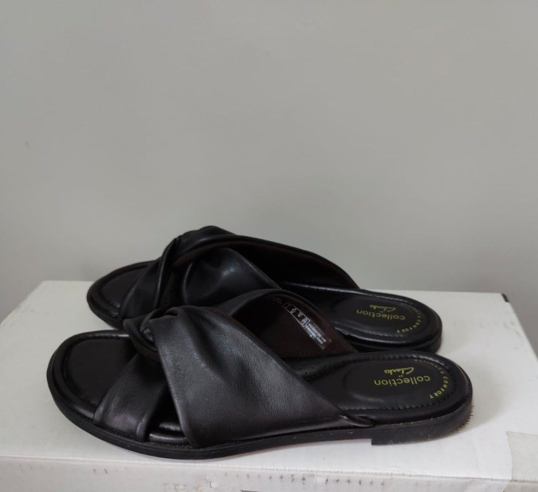 Clarks black sale flat sandals