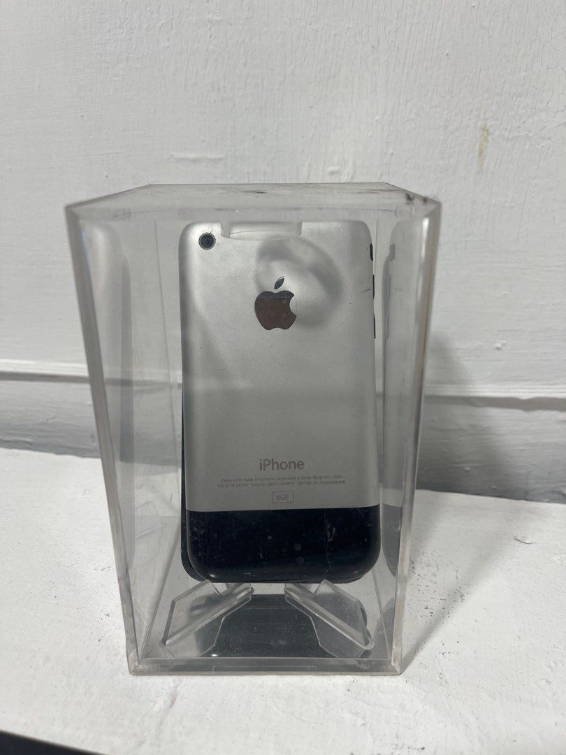 The Original iPhone 2G First Apple iPhone Antique (Category: Others) located in Pasay City. Submitted by bettersellwalie (Listing ID 1206859602, Image 3). Description: The Original iPhone 2G No box, Unit only 8gb storage Still working, Openline.