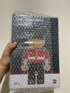 The Queen's Guard BE@RBRICK 100%&400%