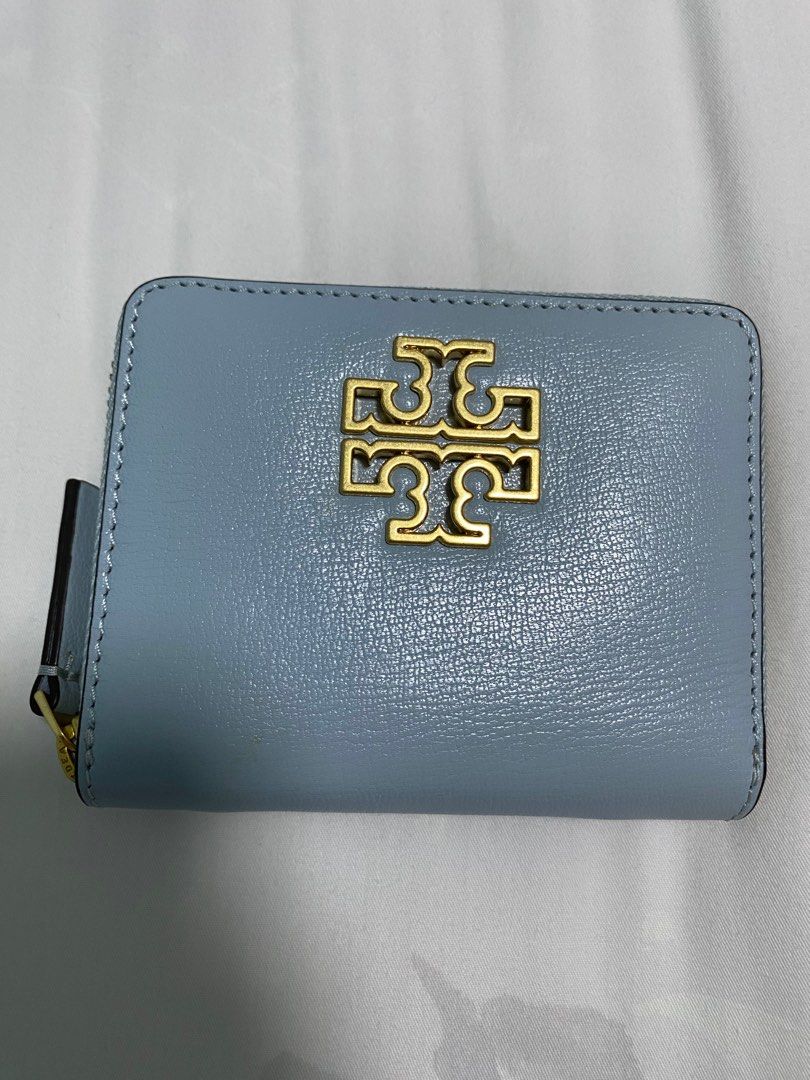 Tory Burch Britten Textured Medium Wallet - Light Blue (Brand New with  tag), Women's Fashion, Bags & Wallets, Purses & Pouches on Carousell