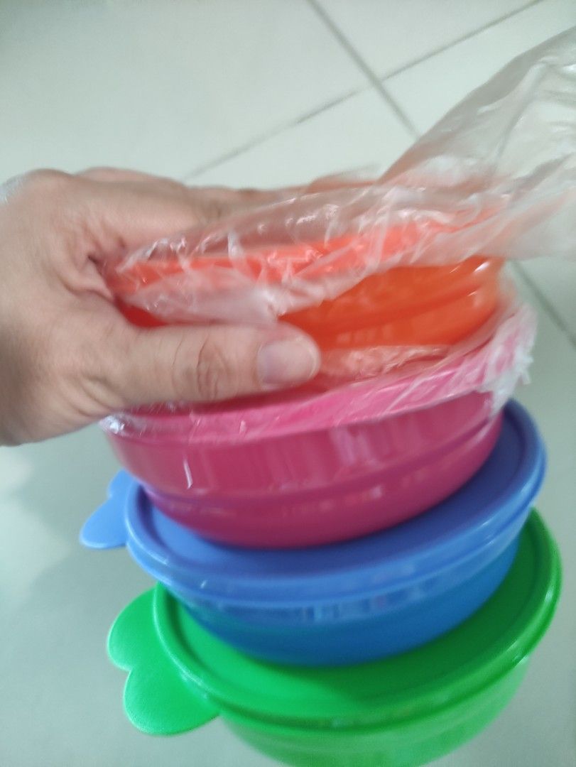 Tupperware (Category: Everything Else) located in Singapore. Submitted by mkabb (Listing ID 1206796879, Image 2). Description: set of 4 tupperware bowls with covers.