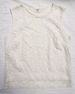 UNIQLO LACE TOP SIZE SMALL
