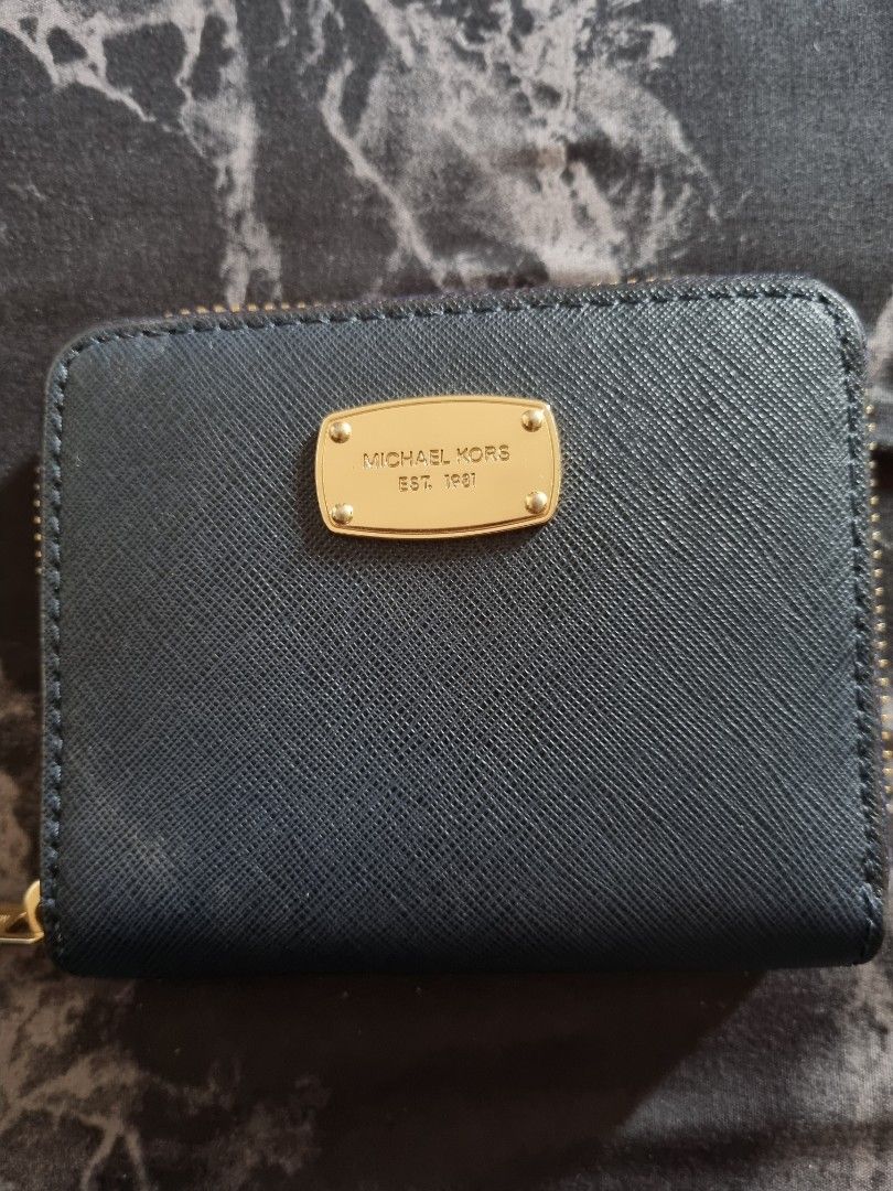 Michael kors sales wallet used